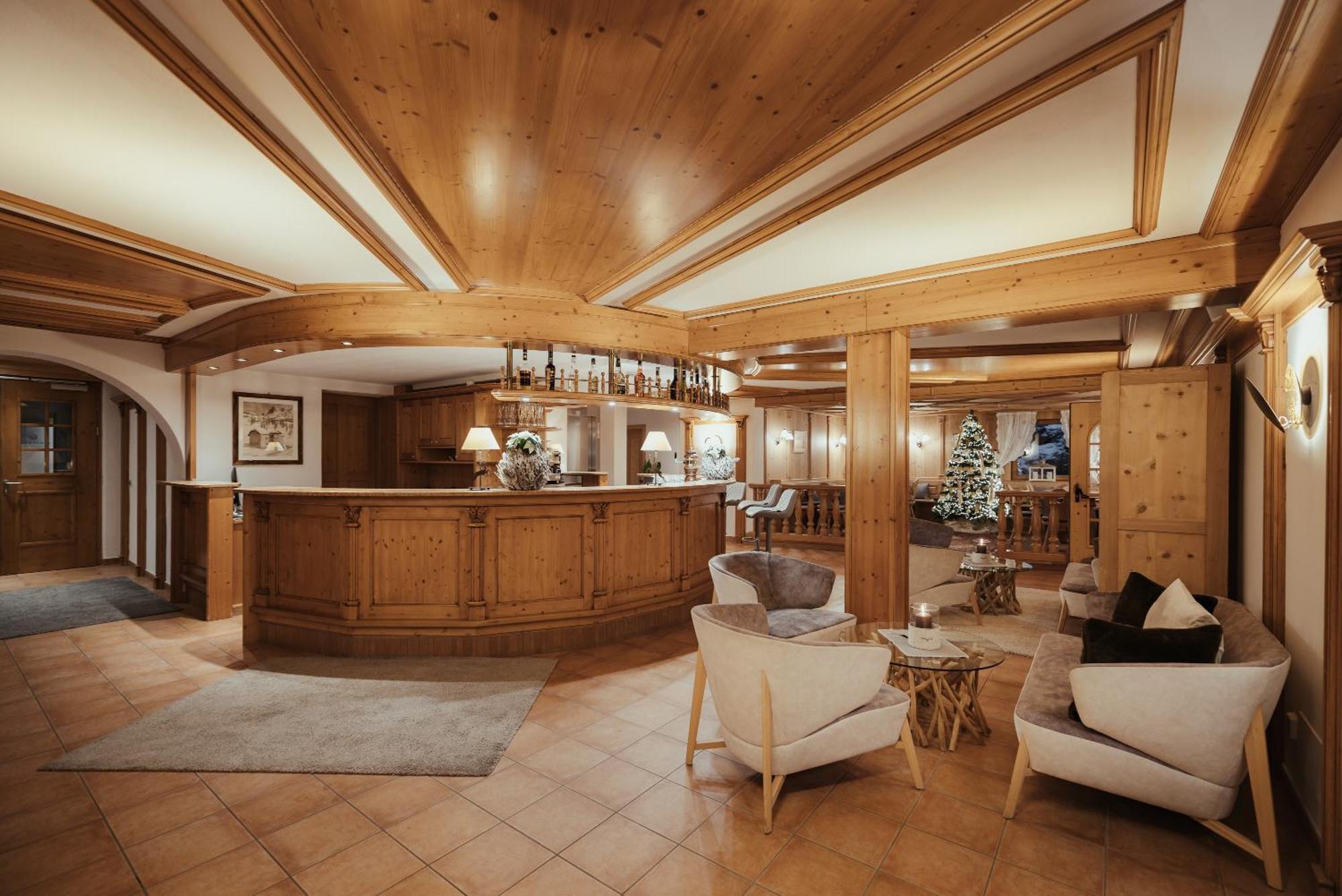 Villa Flora Mountain Lodges San Cassiano  Exterior photo