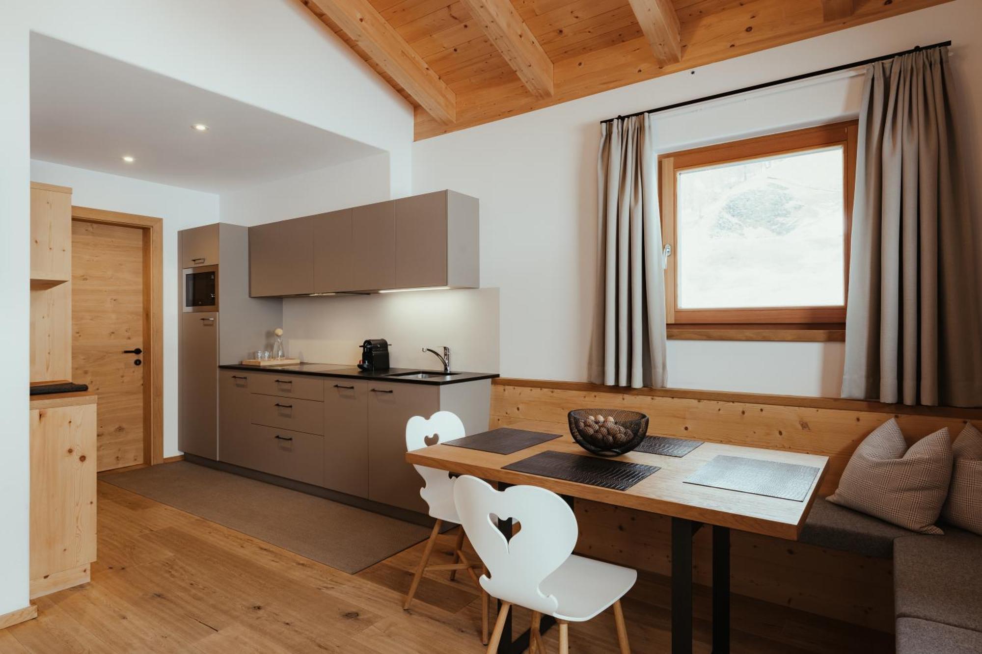 Villa Flora Mountain Lodges San Cassiano  Exterior photo