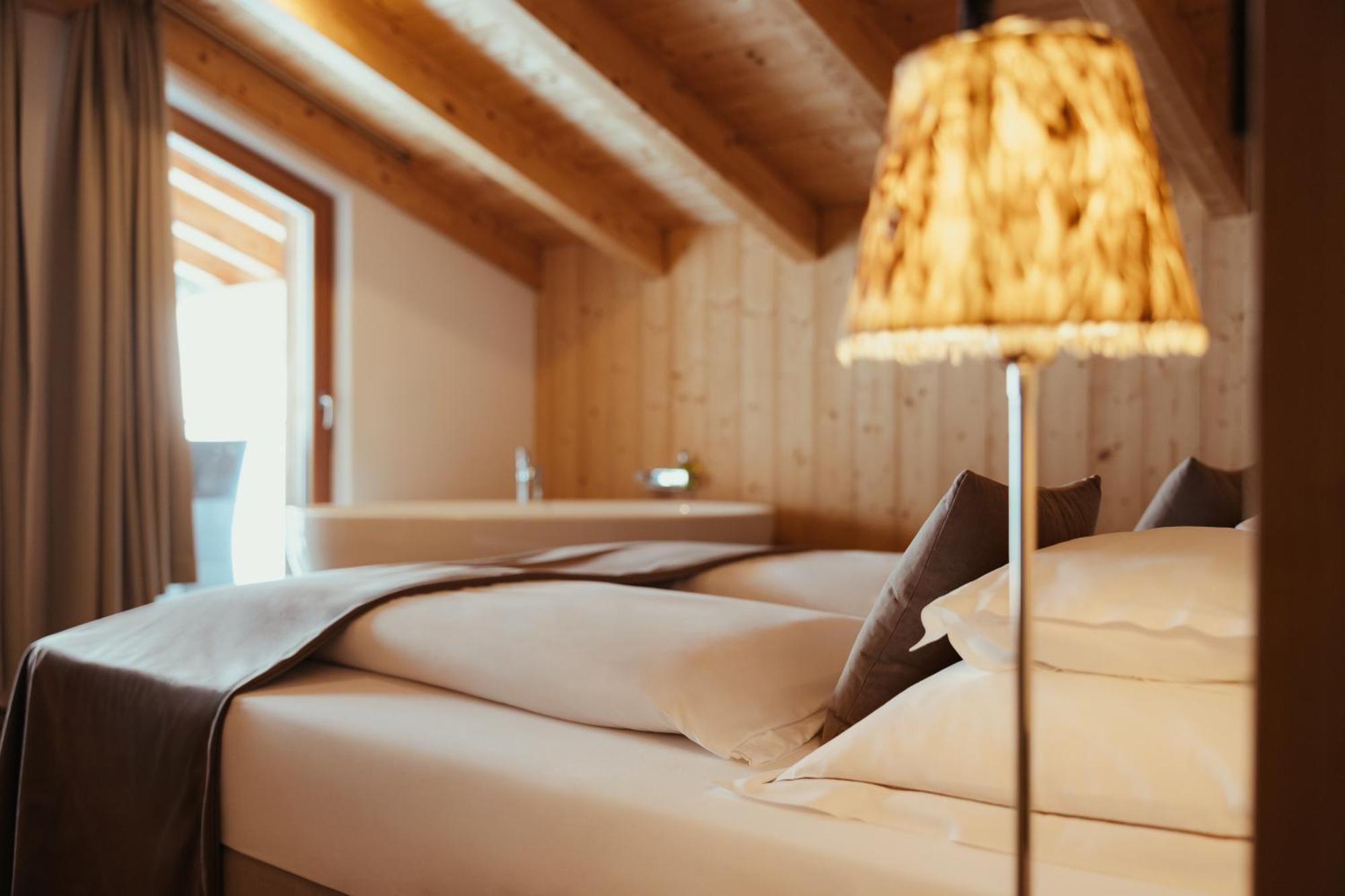 Villa Flora Mountain Lodges San Cassiano  Exterior photo