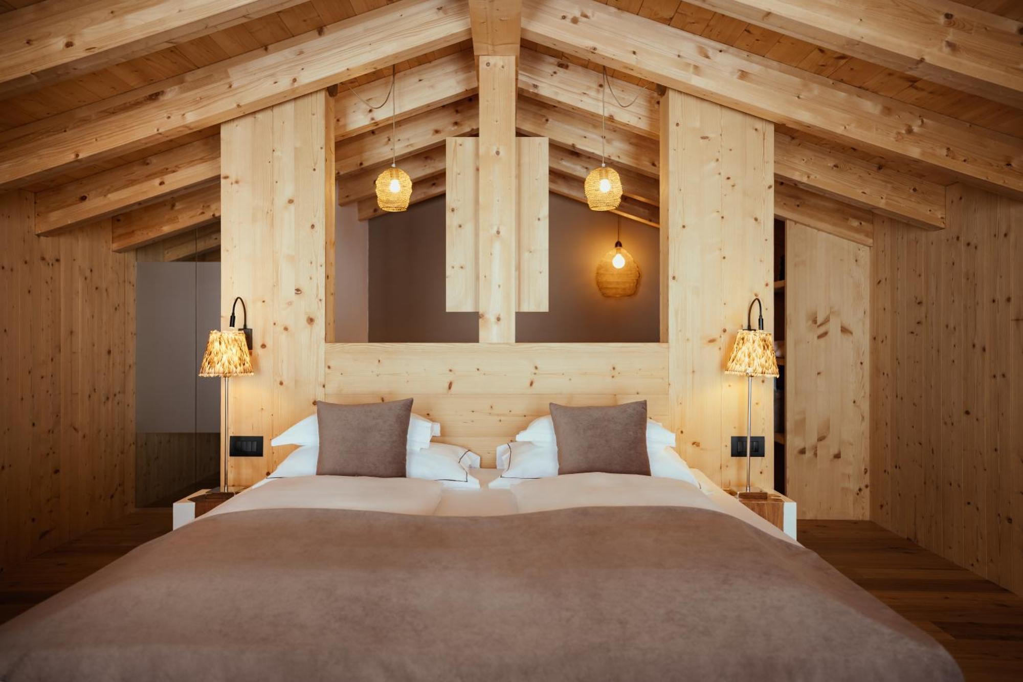 Villa Flora Mountain Lodges San Cassiano  Exterior photo