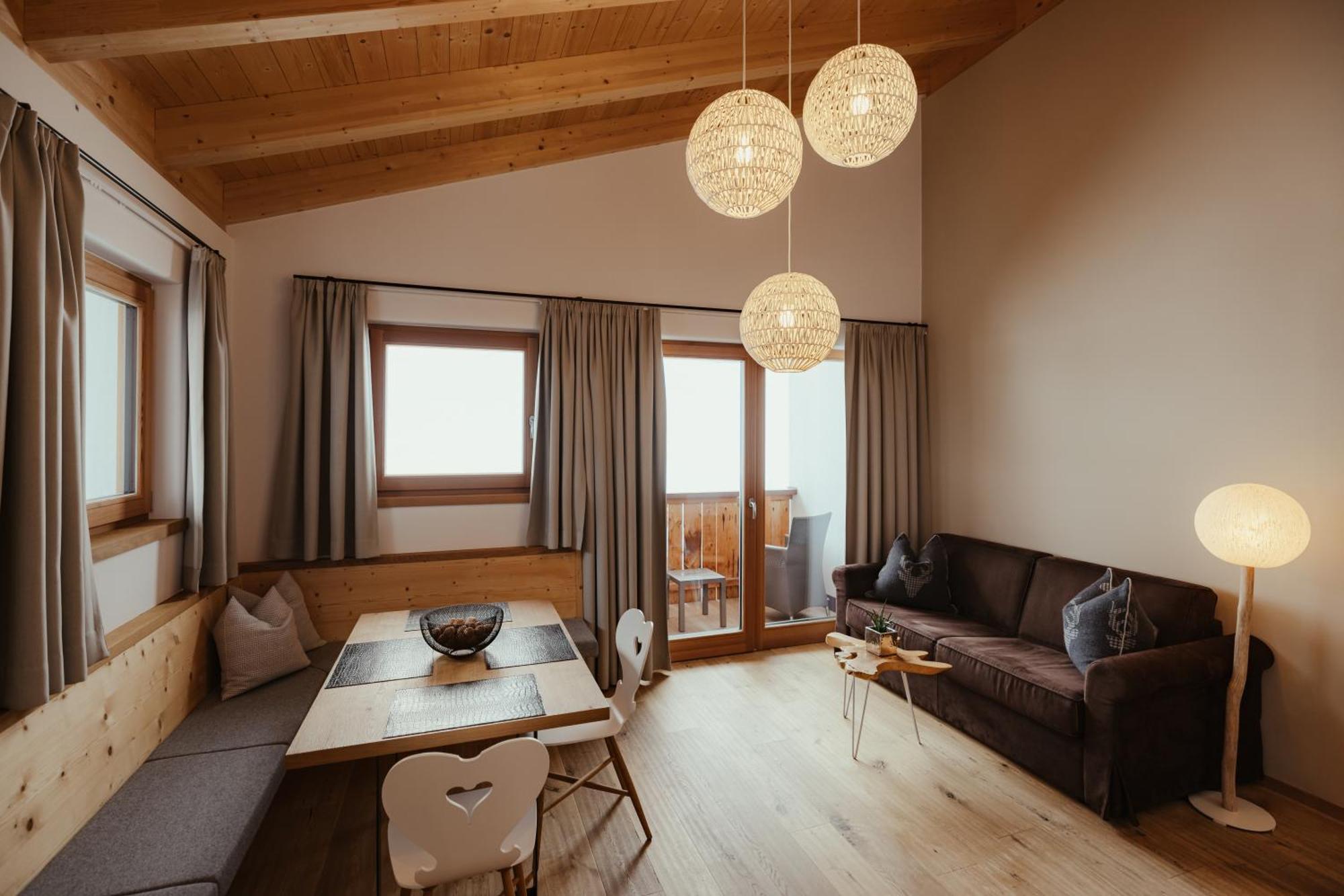Villa Flora Mountain Lodges San Cassiano  Exterior photo
