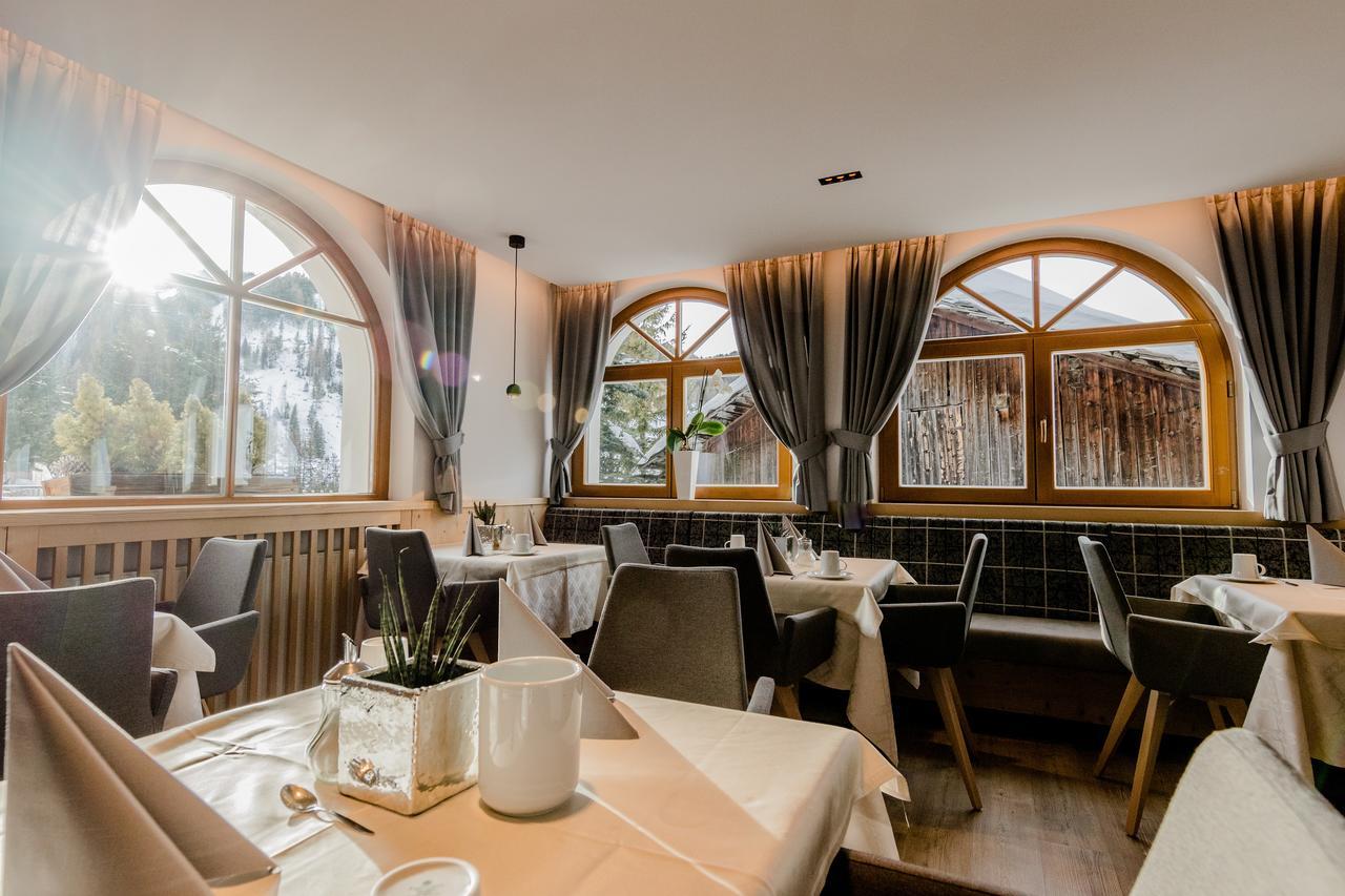 Villa Flora Mountain Lodges San Cassiano  Exterior photo